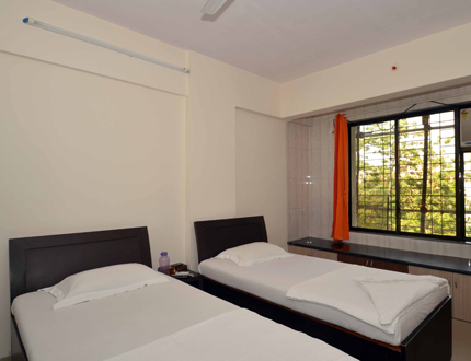 Book Service Apartments in J B Nagar, Mumbai | Master bedroom